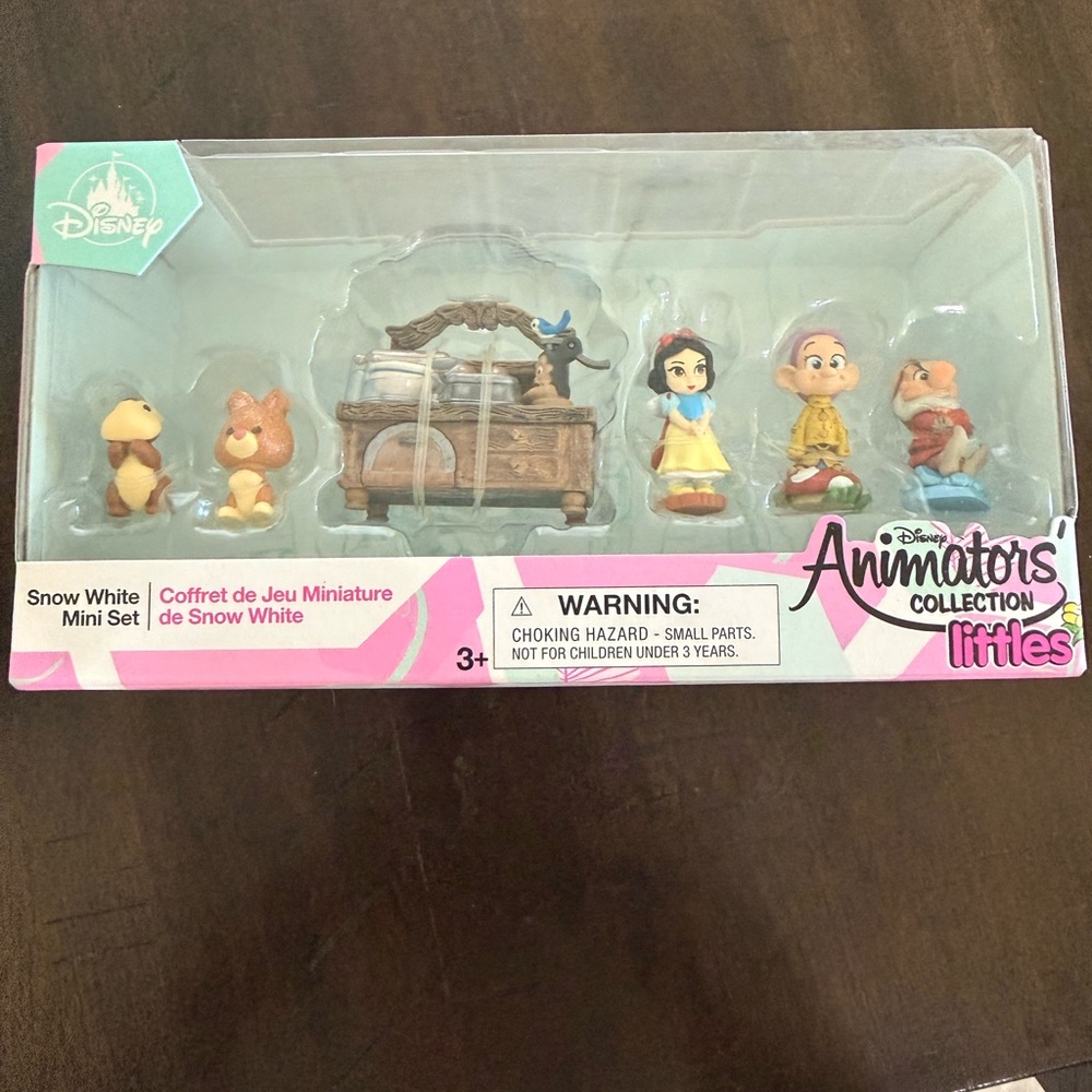 Disney Snow White Mini Set with Brown and Cream Animals
